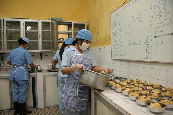 Bộ Y tế: Siết chặt kiểm tra bếp ăn tập thể, trường học, ngăn thực phẩm bẩn từ đầu vào