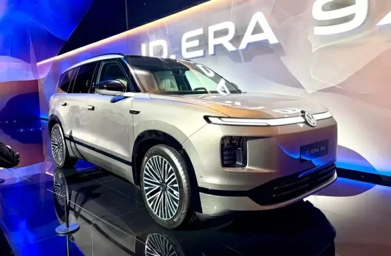 Xét về kích thước, Volkswagen ID. Era 9X sở hữu thân xe khá đồ sộ. 