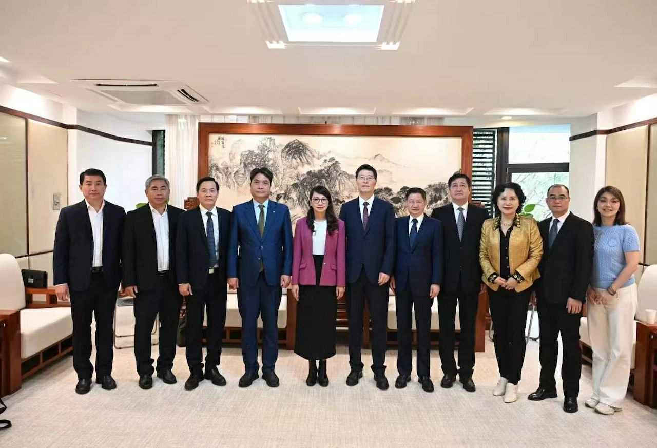 Thúc đẩy hợp tác giáo dục và khoa học-công nghệ giữa Đại học Quốc gia TP.Hồ Chí Minh và Đại học Thâm Quyến (Trung Quốc)