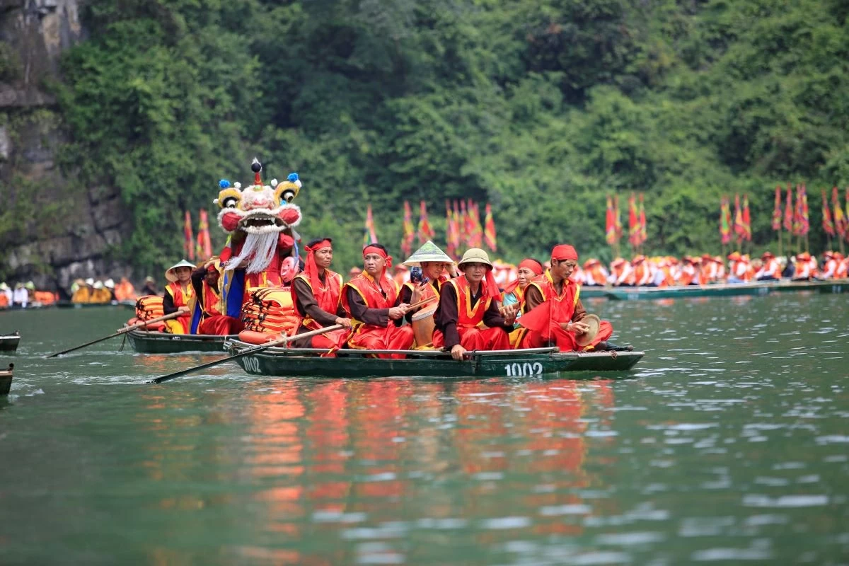 13. Số 14(V): Tràng An - Bình yên từ những kết nối chậm 13. Số 14(V): Tràng An - Bình yên từ những kết nối chậm