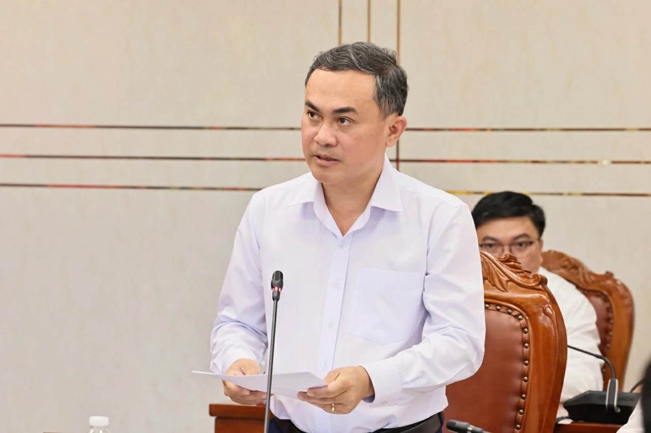 Ông Lê Trường Sơn, Phó Chủ tịch UBND tỉnh, phát biểu mở đầu buổi làm việc. Ông Lê Trường Sơn, Phó Chủ tịch UBND tỉnh, phát biểu mở đầu buổi làm việc.