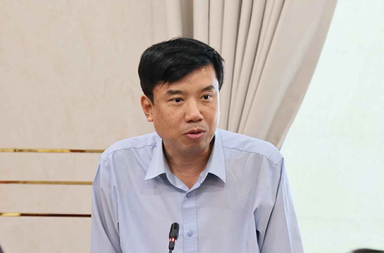 Tổng Lãnh sự Việt Nam tại Osaka (Nhật Bản) nhiệm kỳ 2025-2028 Nguyễn Trường Sơn phát biểu tại buổi làm việc. Tổng Lãnh sự Việt Nam tại Osaka (Nhật Bản) nhiệm kỳ 2025-2028 Nguyễn Trường Sơn phát biểu tại buổi làm việc.