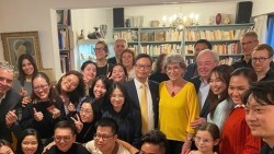 Đại sứ Việt Nam tại Pháp Trịnh Đức Hải thăm gia đình con gái đỡ đầu của Chủ tịch Hồ Chí Minh