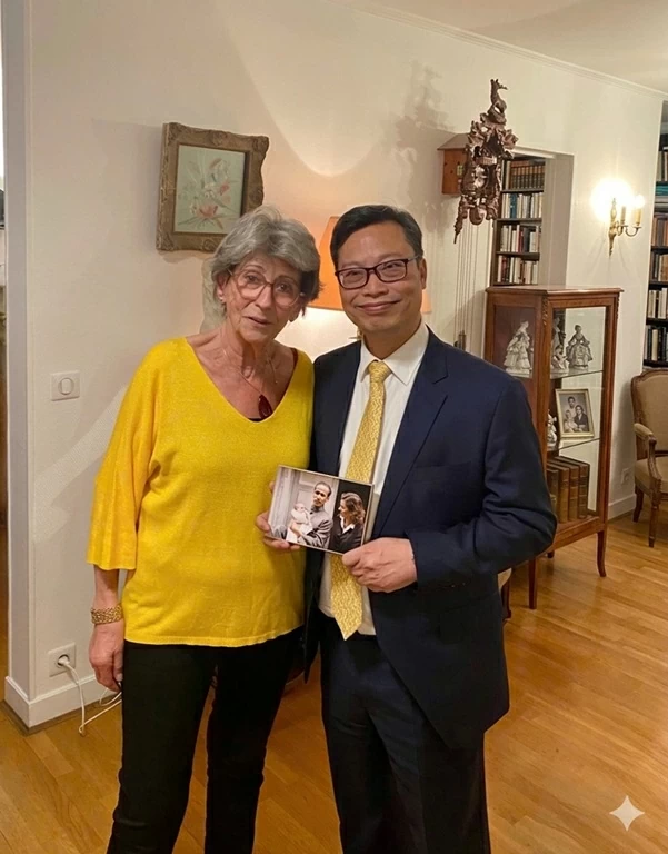 Đại sứ Việt Nam tại Pháp Trịnh Đức Hải thăm gia đình con gái đỡ đầu của Chủ tịch Hồ Chí Minh