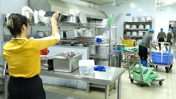 Vụ thịt lợn bẩn vào trường học: Bữa ăn học đường và câu chuyện niềm tin