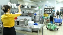 Vụ thịt lợn bẩn vào trường học: Bữa ăn học đường và câu chuyện niềm tin