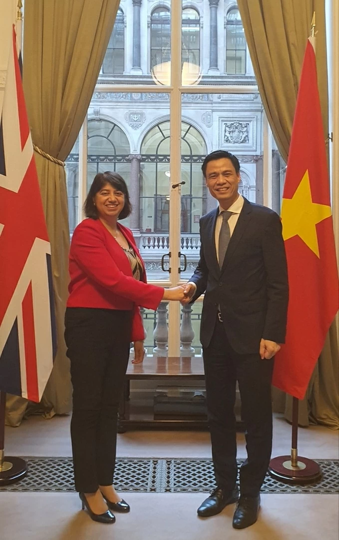Quan hệ đối thoại ASEAN-Anh: Đối tác năng động, hợp tác thực chất, hướng tới tương lai Quan hệ đối thoại ASEAN-Anh: Đối tác năng động, hợp tác thực chất, hướng tới tương lai