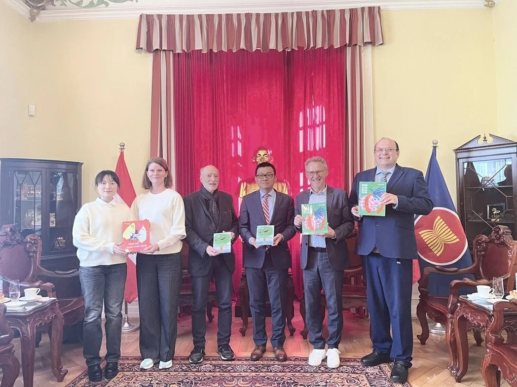 Khi văn học thiếu nhi trở thành cầu nối hai nền văn hóa Việt Nam-Áo Khi văn học thiếu nhi trở thành cầu nối hai nền văn hóa Việt Nam-Áo