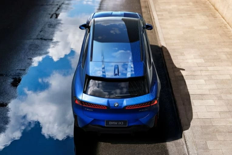 Các đường nét thân xe được tinh chỉnh để mang lại sự cân đối và hiện đại.