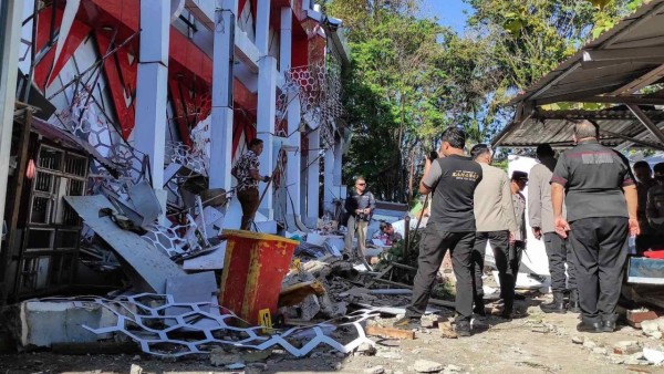 Indonesia: Ít nhất 1 người thiệt mạng, nhiều công trình hư hại do trận động đất ngoài khơi