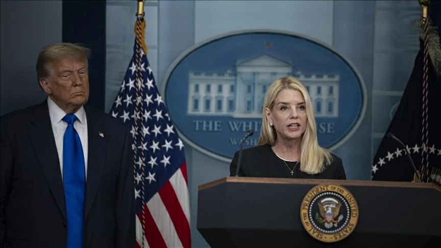 Tổng thống Trump thông báo cách chức Bộ trưởng Tư pháp vì lý do này