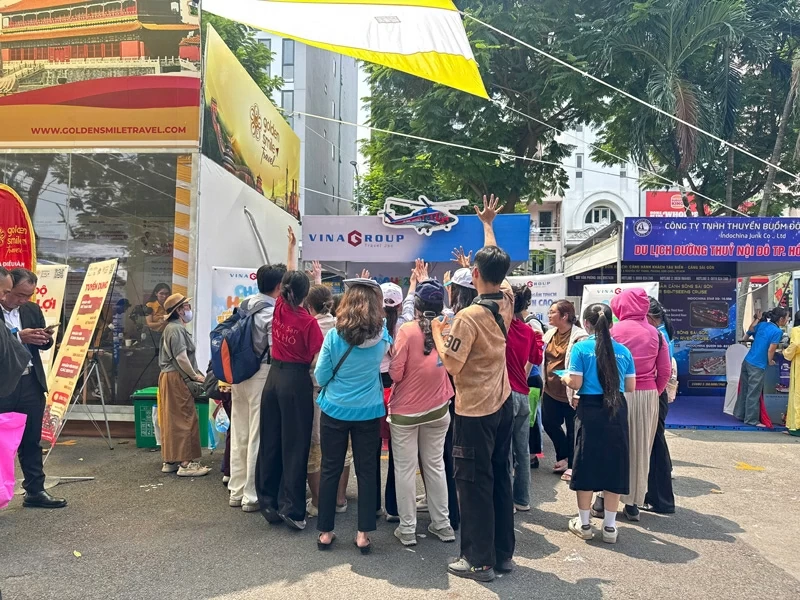 Rộn r&agrave;ng khai mạc Ng&agrave;y hội Du lịch TP.HCM 2026, k&iacute;ch cầu mạnh m&ugrave;a h&egrave;