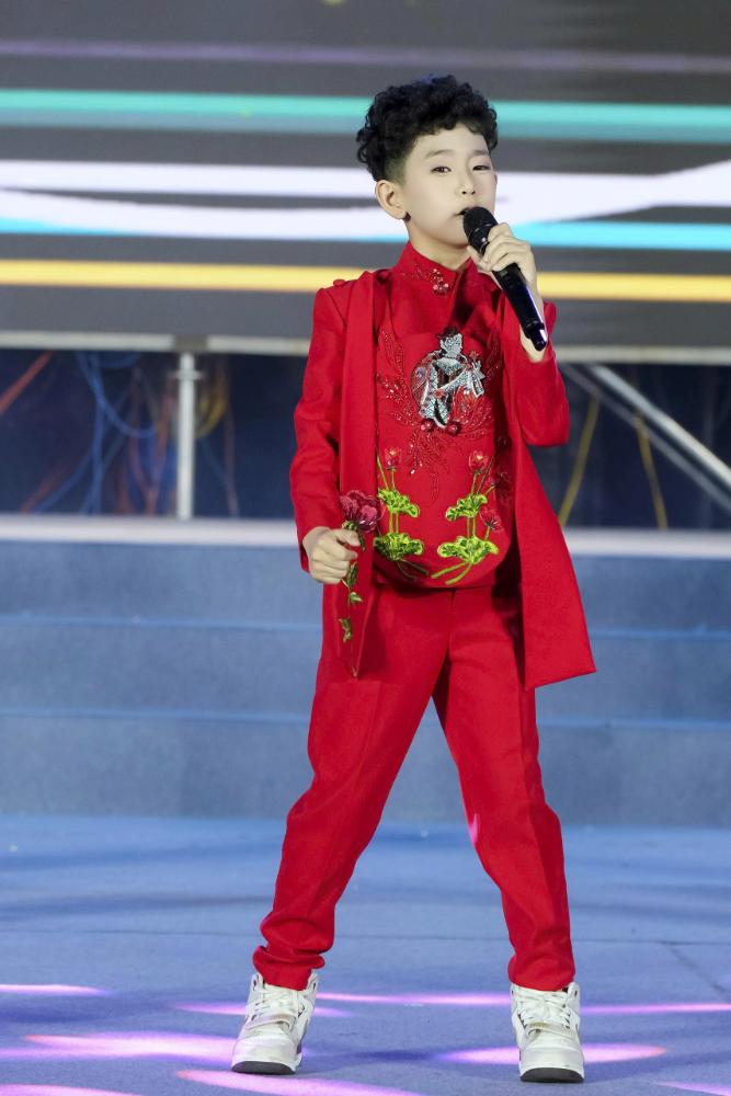 Bùi Khâu Minh Triết- Nam Vương Nhí Thế giới đoạt giải “Siêu mẫu nhí nam xuất sắc nhất” tại Búp Sen Vàng - Thế Giới Giải Trí