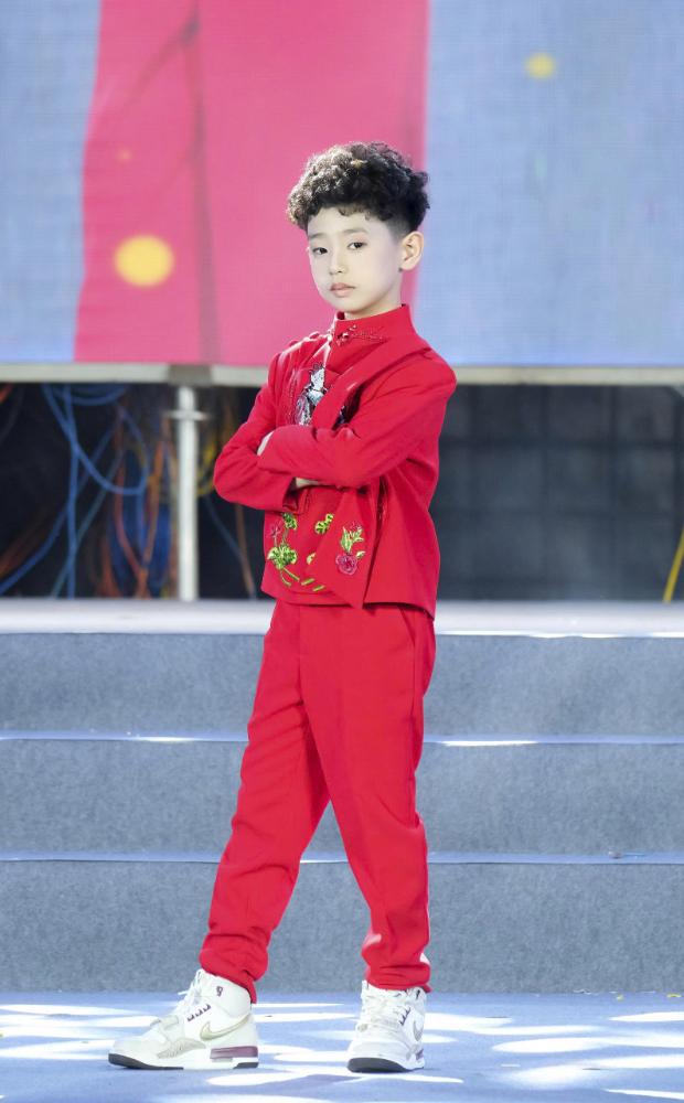 Bùi Khâu Minh Triết- Nam Vương Nhí Thế giới đoạt giải “Siêu mẫu nhí nam xuất sắc nhất” tại Búp Sen Vàng - Thế Giới Giải Trí