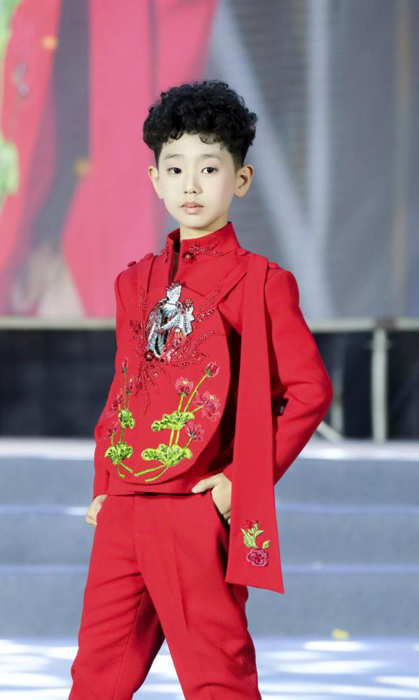 Bùi Khâu Minh Triết- Nam Vương Nhí Thế giới đoạt giải “Siêu mẫu nhí nam xuất sắc nhất” tại Búp Sen Vàng - Thế Giới Giải Trí