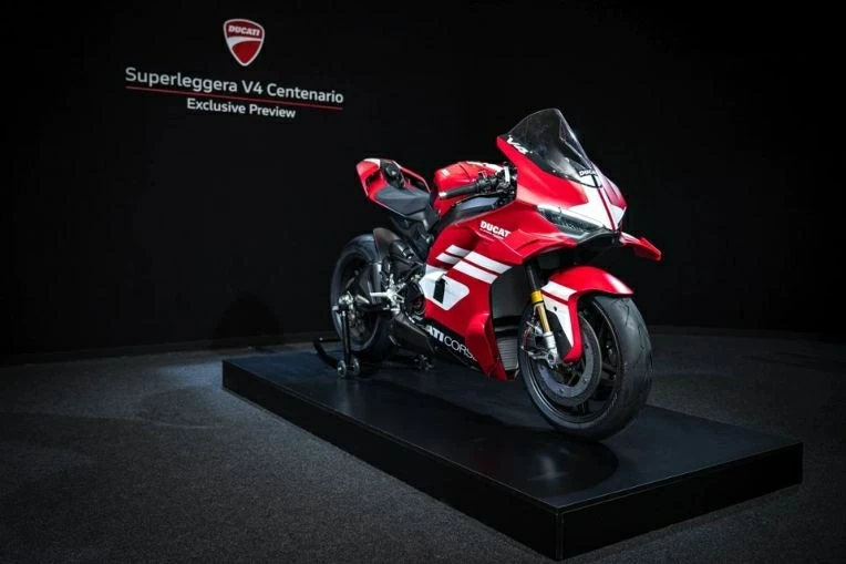 Cận cảnh Ducati Superleggera V4 Centenario, giá dự kiến 4,55 tỷ đồng Cận cảnh Ducati Superleggera V4 Centenario, giá dự kiến 4,55 tỷ đồng