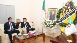 Thứ trưởng Lê Anh Tuấn viếng và ghi sổ tang tưởng niệm nguyên Tổng thống Algeria Liamine Zeroual