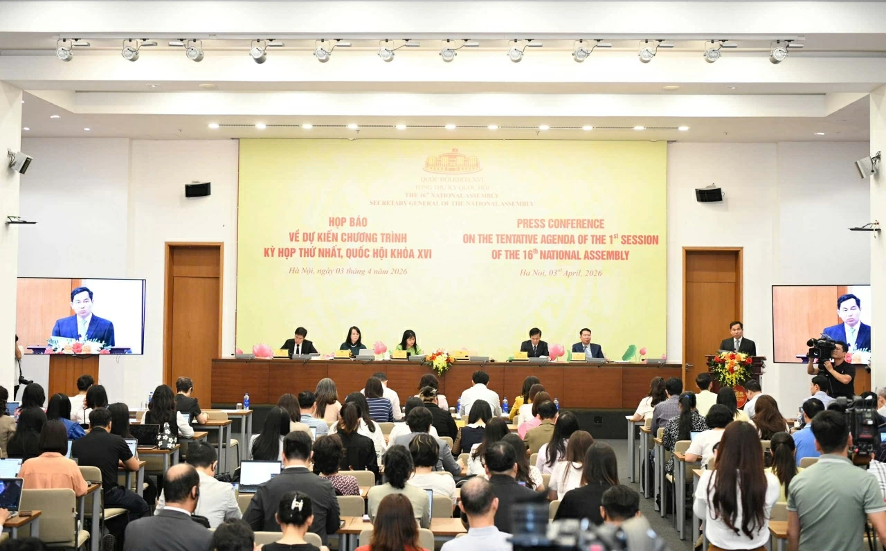 Kỳ họp thứ Nhất, Quốc hội khóa XVI: Quyết định tổ chức bộ máy, nhân sự; xem xét thông qua 8 luật