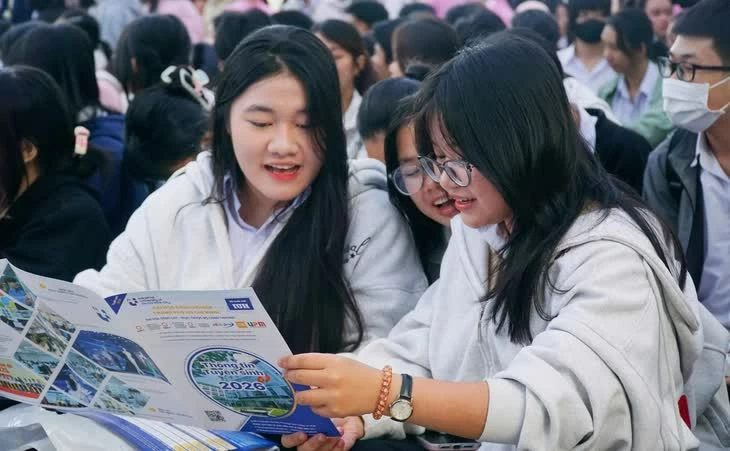Chọn ngành học giữa 'biển' thông tin: Khi hiểu biết vẫn còn thiếu một nhịp Chọn ngành học giữa 'biển' thông tin: Khi hiểu biết vẫn còn thiếu một nhịp