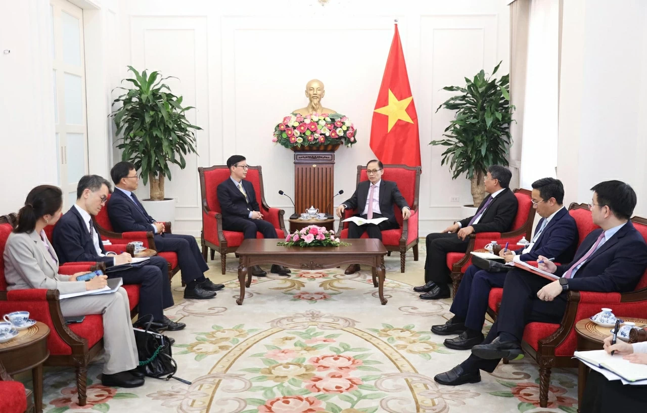 Toàn cảnh buổi làm việc. (Ảnh: Thành Long)