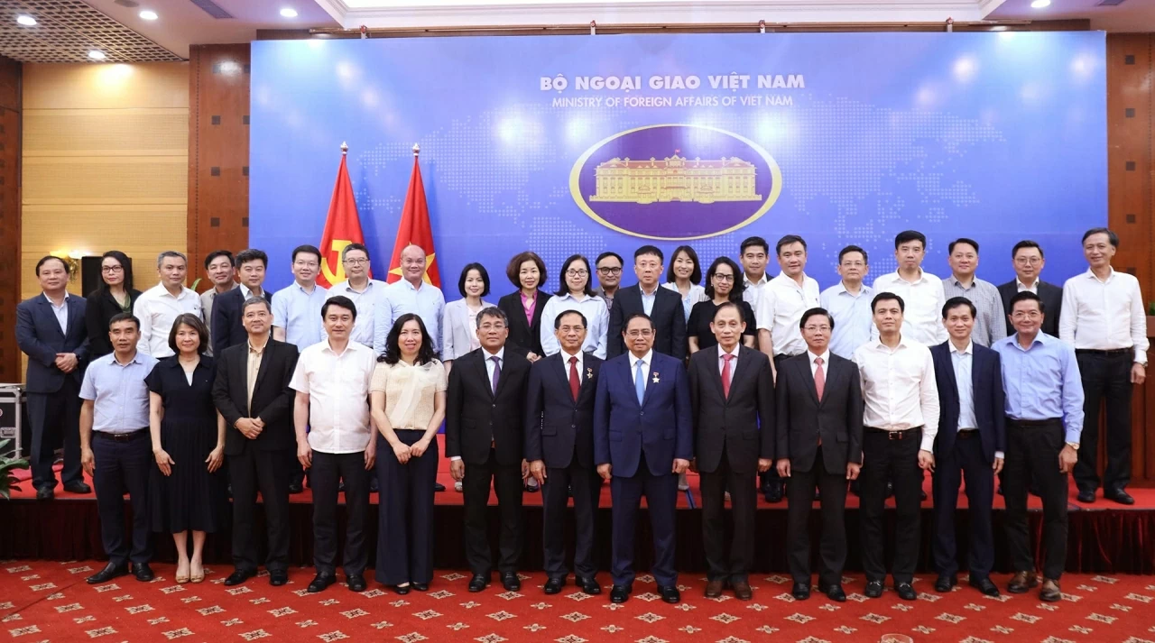 Các đại biểu chụp bức ảnh chung. (Ảnh: Thành Long)