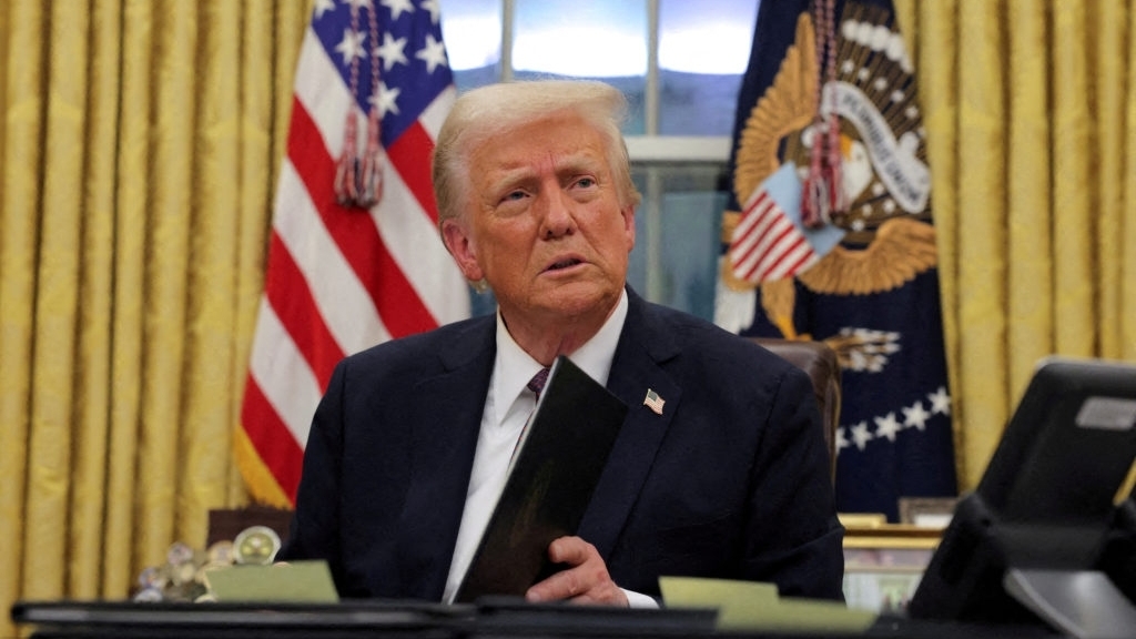 Tổng thống Mỹ tuyên bố có thể ‘mở’ eo biển Hormuz, đề xuất ngân sách quốc phòng kỷ lục 1.500 tỷ USD