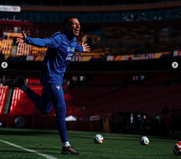 HLV Arbeloa đưa ra cảnh báo gay gắt với Mbappe HLV Arbeloa đưa ra cảnh báo gay gắt với Mbappe