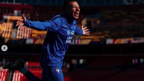 HLV Arbeloa đưa ra cảnh báo gay gắt với Mbappe