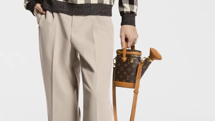 Khi sáng tạo chạm ngưỡng xa xỉ: Louis Vuitton ra mắt túi nam hình bình tưới cây