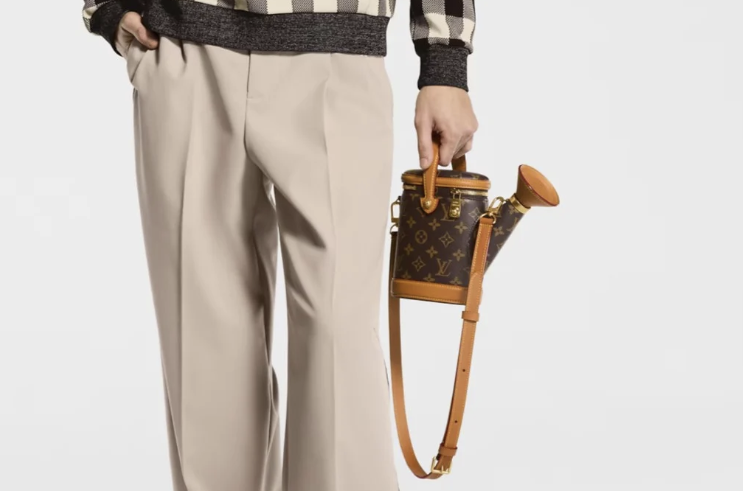 Khi sáng tạo chạm ngưỡng xa xỉ: Louis Vuitton ra mắt túi nam hình bình tưới cây