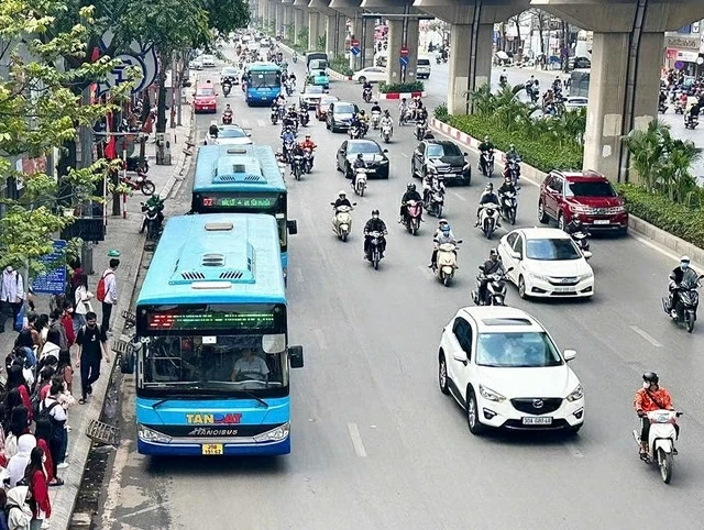Hà Nội vẫn chưa có chủ trương miễn phí vé xe buýt cho toàn bộ người dân Hà Nội vẫn chưa có chủ trương miễn phí vé xe buýt cho toàn bộ người dân