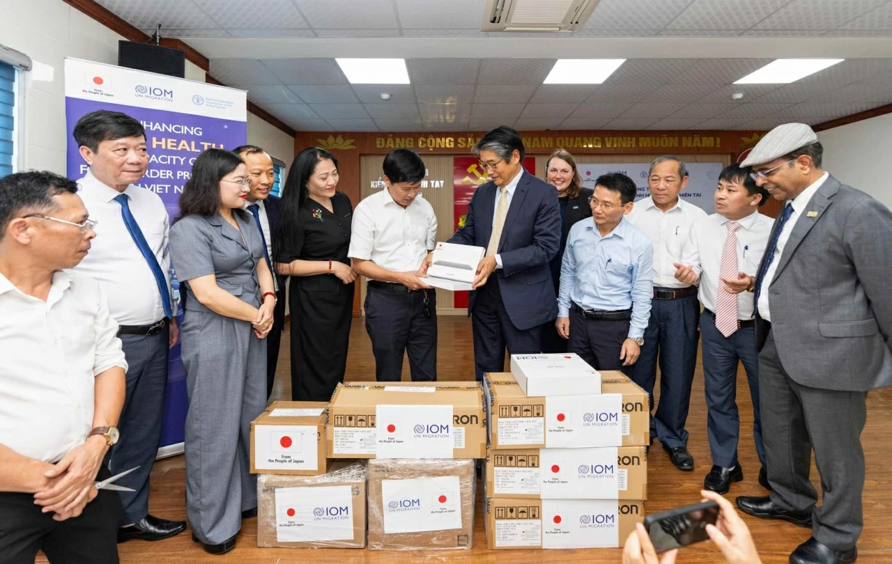 Đại sứ quán Nhật Bản, IOM và FAO thúc đẩy hợp tác về Sáng kiến 'Một sức khỏe' và tăng cường khả năng chống chịu của cộng đồng Đại sứ quán Nhật Bản, IOM và FAO thúc đẩy hợp tác về Sáng kiến 'Một sức khỏe' và tăng cường khả năng chống chịu của cộng đồng