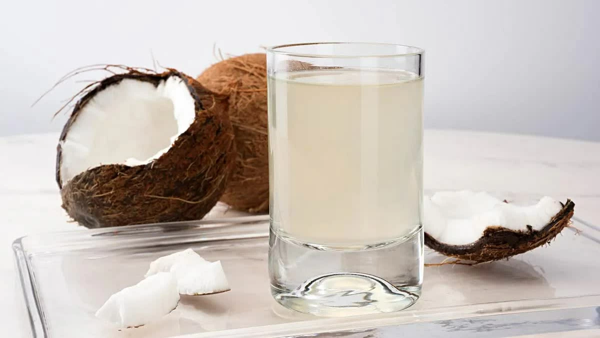 Điều gì sẽ xảy ra nếu uống nước dừa vào buổi sáng trong 1 tháng? Tác dụng của việc uống nước dừa vào buổi sáng
