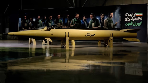 Israel không kích các cơ sở vũ khí của Iran, Tehran cho thấy khả năng phục hồi đáng kinh ngạc của hệ thống tên lửa