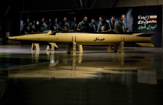 Israel không kích các cơ sở vũ khí của Iran, Tehran cho thấy khả năng phục hồi đáng kinh ngạc của hệ thống tên lửa