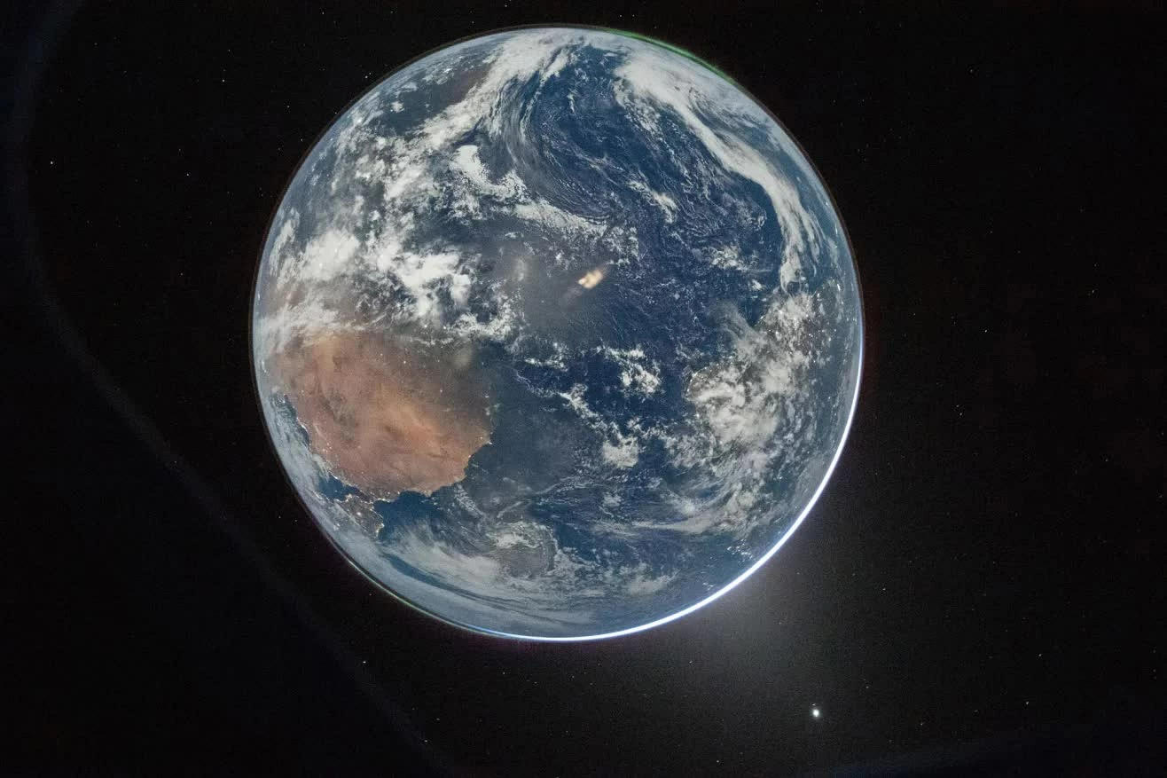 NASA công bố những hình ảnh ngoạn mục về Trái đất từ sứ mệnh Artemis II