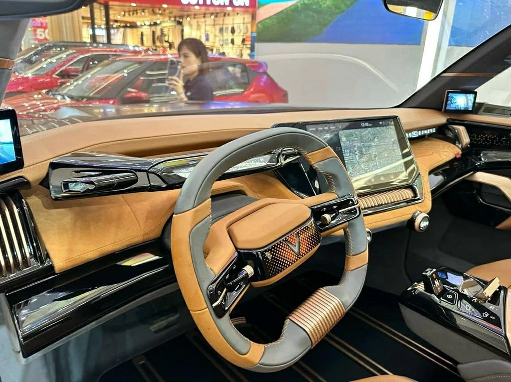 Không gian nội thất của mẫu xe này cũng gây chú ý với nhiều trang bị mới. Không gian nội thất của mẫu xe này cũng gây chú ý với nhiều trang bị mới.