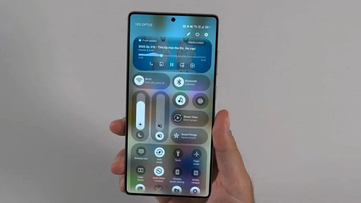 Máy sẽ cài sẵn One UI 9 dựa trên nền tảng Android 17. 