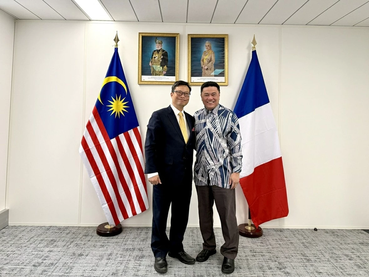Tin Đại sứ Việt Nam tại Pháp Trịnh Đức Hải chào xã giao các Đại sứ Campuchia và Malaysia tại Pháp