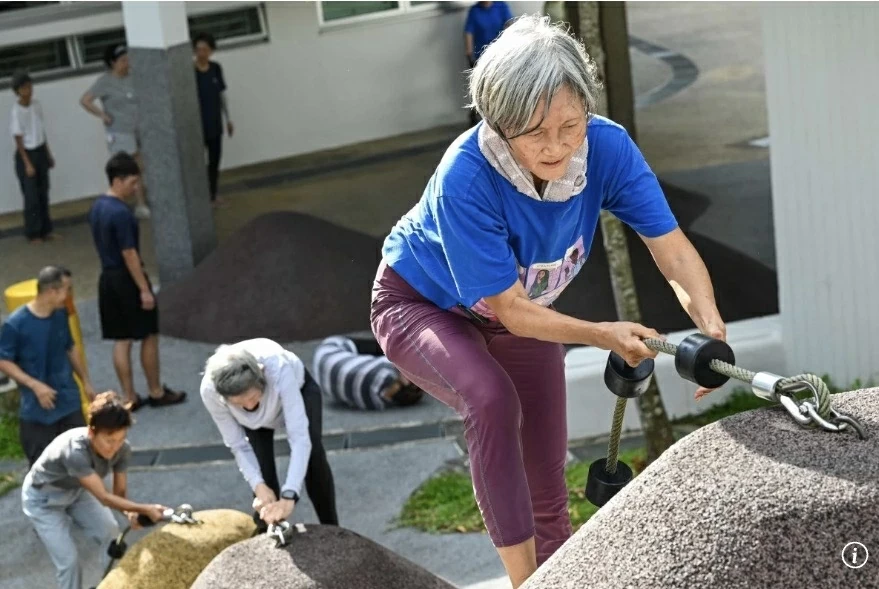 Parkour cho người trên 60 tuổi: Khi 'nghệ thuật di chuyển' trở thành chìa khóa sống khỏe và độc lập Parkour cho người trên 60 tuổi: Khi 'nghệ thuật di chuyển' trở thành chìa khóa sống khỏe và độc lập