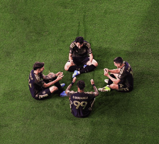 Son Heung-min ăn mừng cùng đồng đội. (Nguồn: LAFC)