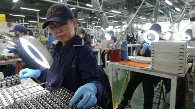 Nhật Bản đang xem xét đề xuất siết chặt việc cấp giấy phép cư trú vĩnh viễn Nhật Bản đang xem xét đề xuất siết chặt việc cấp giấy phép cư trú vĩnh viễn