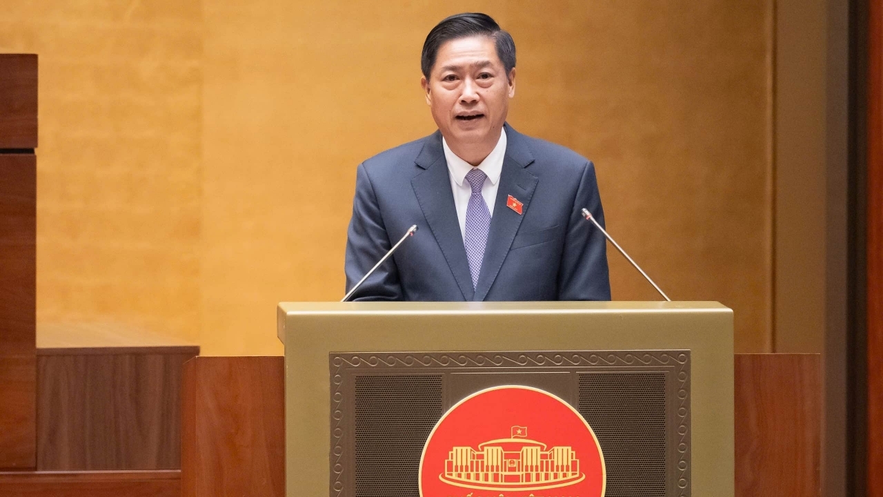 Quốc hội nghe báo cáo kết quả xác nhận tư cách đại biểu Quốc hội khóa XVI