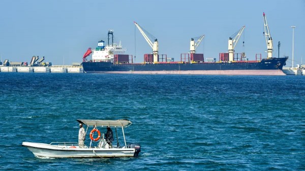 Căng thẳng Trung Đông: Xuất khẩu dầu vùng Vịnh giảm gần 50%; lạm phát Mỹ có thể tăng kỷ lục; chứng khoán châu Á ngập sắc xanh