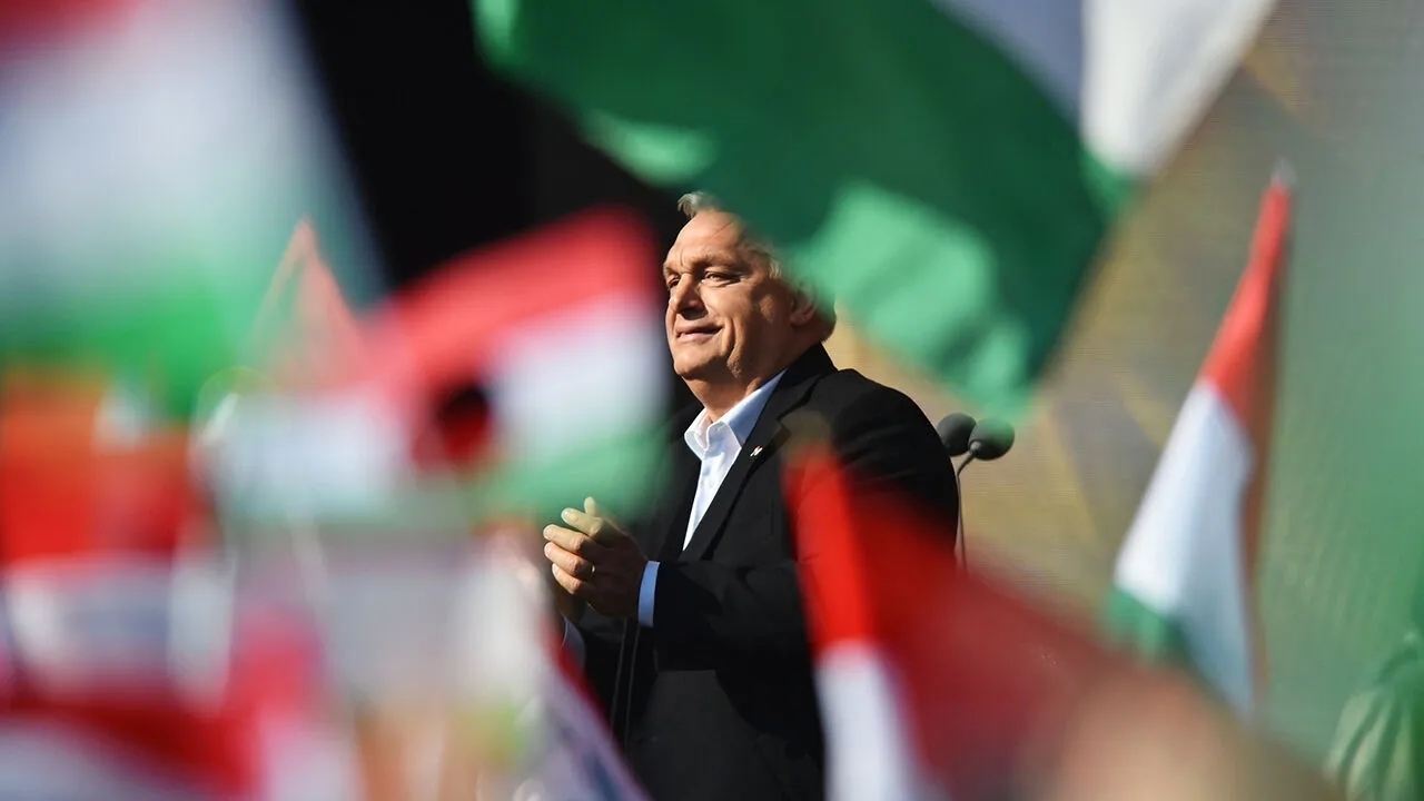 Bầu cử Hungary ‘nóng’ chưa từng có: Thủ tướng Orban đối mặt nguy cơ lớn sau 15 năm cầm quyền