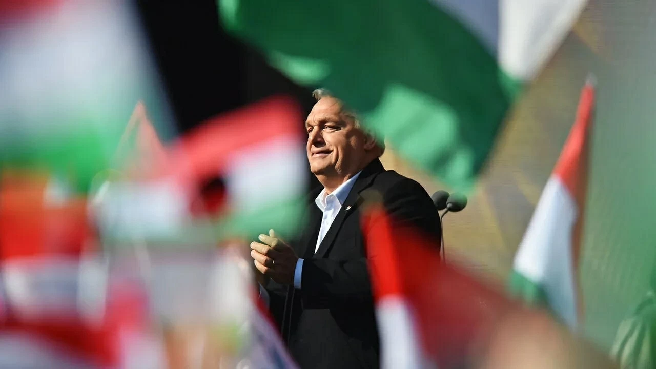 Thủ tướng Hungary Viktor Orban bước vào cuộc bầu cử then chốt, đối mặt thách thức lớn nhất sau nhiều năm cầm quyền. (Nguồn: The Economists) Thủ tướng Hungary Viktor Orban bước vào cuộc bầu cử then chốt, đối mặt thách thức lớn nhất sau nhiều năm cầm quyền. (Nguồn: The Economists)