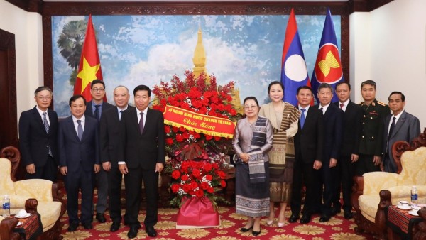 Ủy viên Trung ương Đảng, Thứ trưởng Ngoại giao Nguyễn Mạnh Cường chúc Tết Bun Pimay và Chol Chnam Thmey