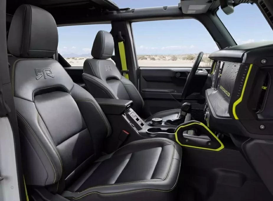 Khoang cabin của xe được thiết kế theo phong cách thể thao nổi bật.