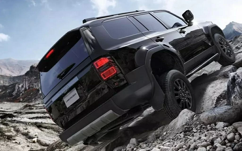 Phiên bản VX nhận được nhiều bổ sung về công nghệ hỗ trợ lái. 