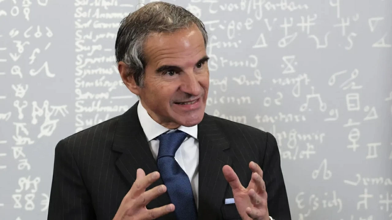 Tổng Giám đốc IAEA Rafael Grossi cảnh báo nguy cơ mất an toàn hạt nhân khi các cuộc tấn công diễn ra gần nhà máy điện Bushehr tại Iran. (Nguồn: Nový Čas)